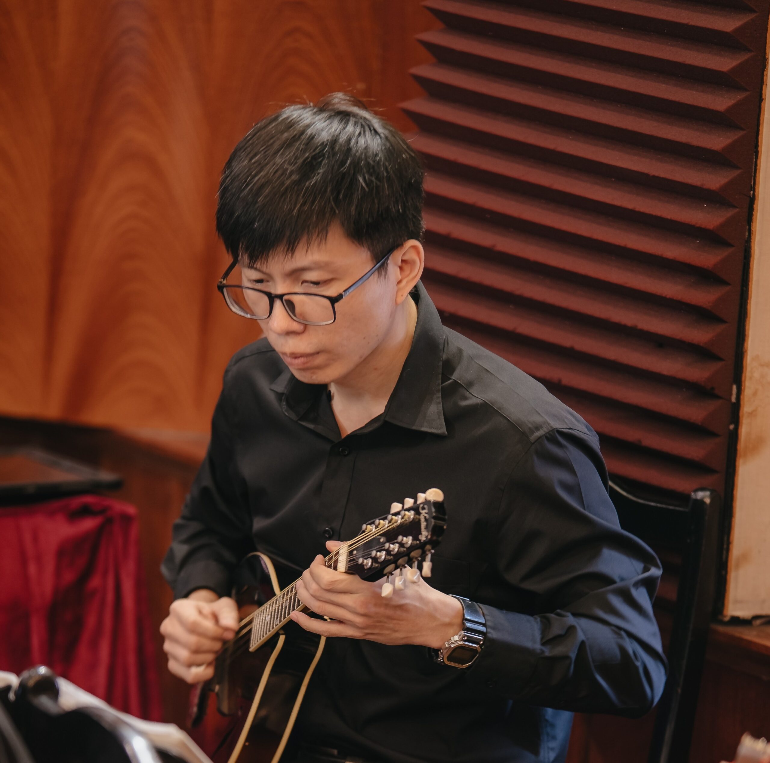 Mandolinist Phạm Thiện Hiếu